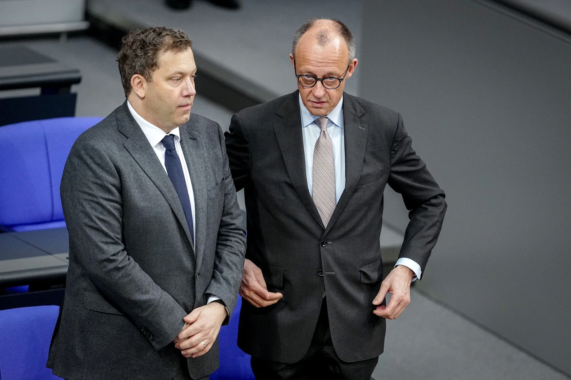 Bundeskanzler Friedrich Merz (r,CDU) und Lars Klingbeil (SPD), Bundesminister der Finanzen sowie Vizekanzler