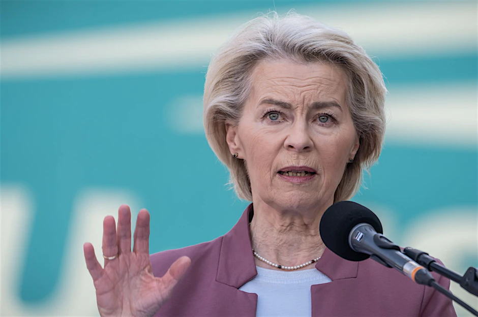 Ursula von der Leyen, Präsidentin der EU-Kommission. Ein Sprecher weist Drohungen aus Peking an einem geplanten Gesetz zurück.