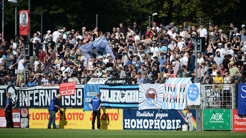 Gewerkschaft verurteilt Polizeihass in der Fußball-Regionalliga