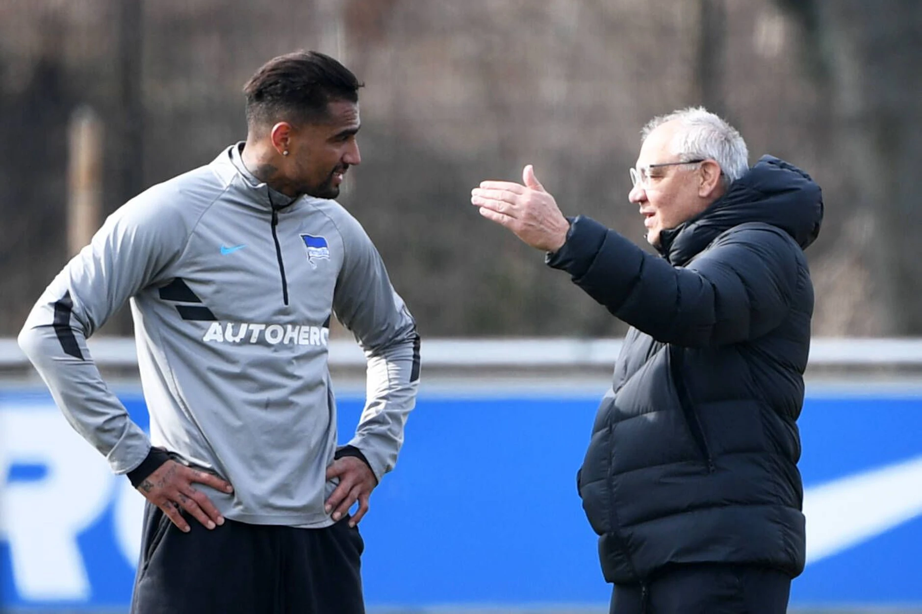 Kevin-Prince Boateng (l.) und Trainer Felix Magath stiegen mit Hertha BSC 2022 fast ab.