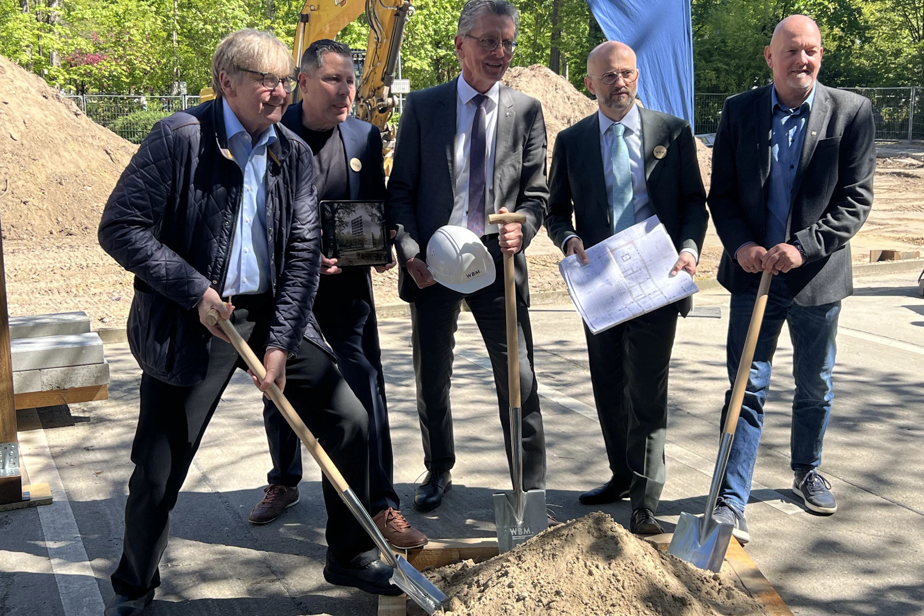 Christian Gaebler (M.) Mittwoch bei der Grundsteinlegung an der Mollstraße.