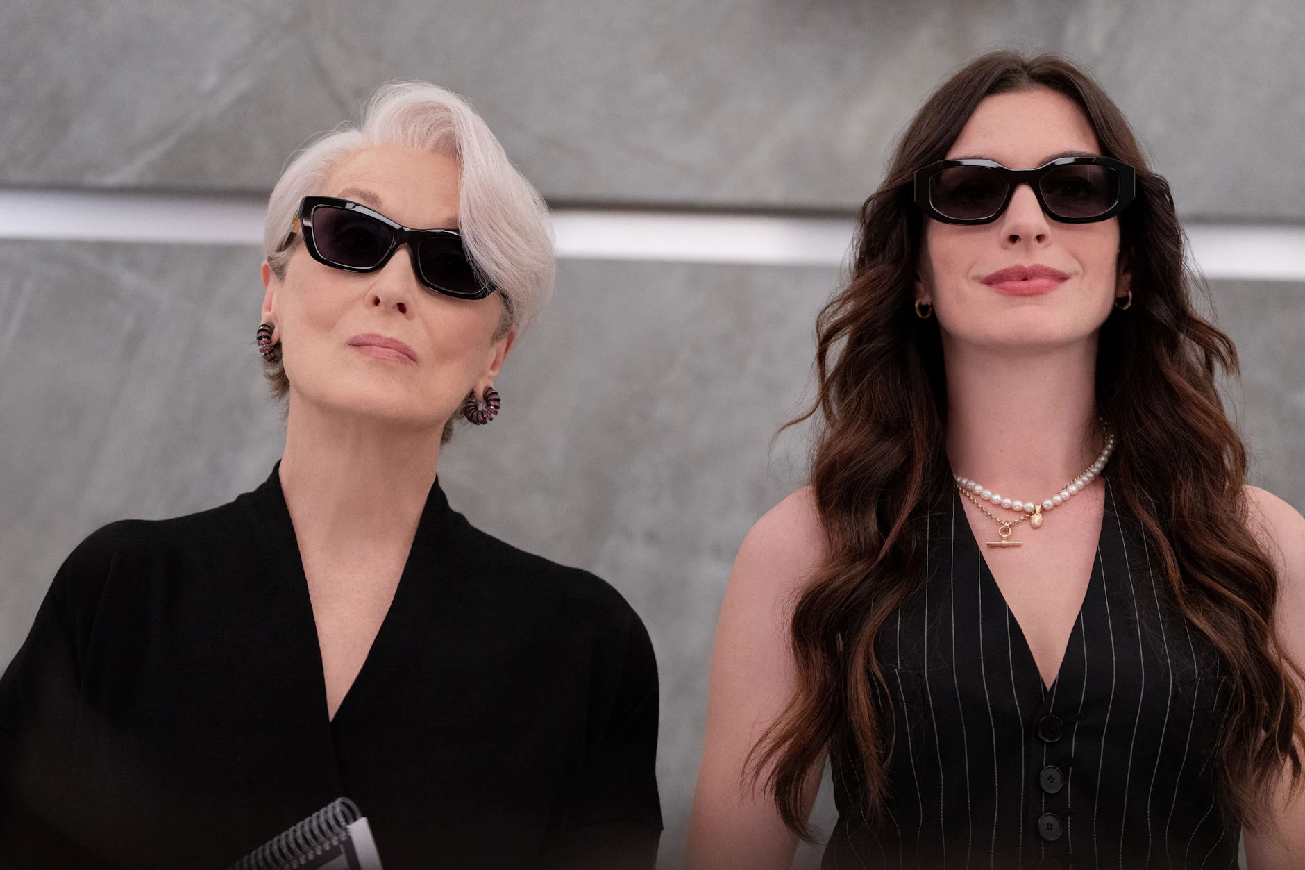 Nach zwanzig Jahren wieder vereint auf den Fluren der Runway: Miranda Priestly (Meryl Streep) und Andy Sachs (Anne Hathaway)