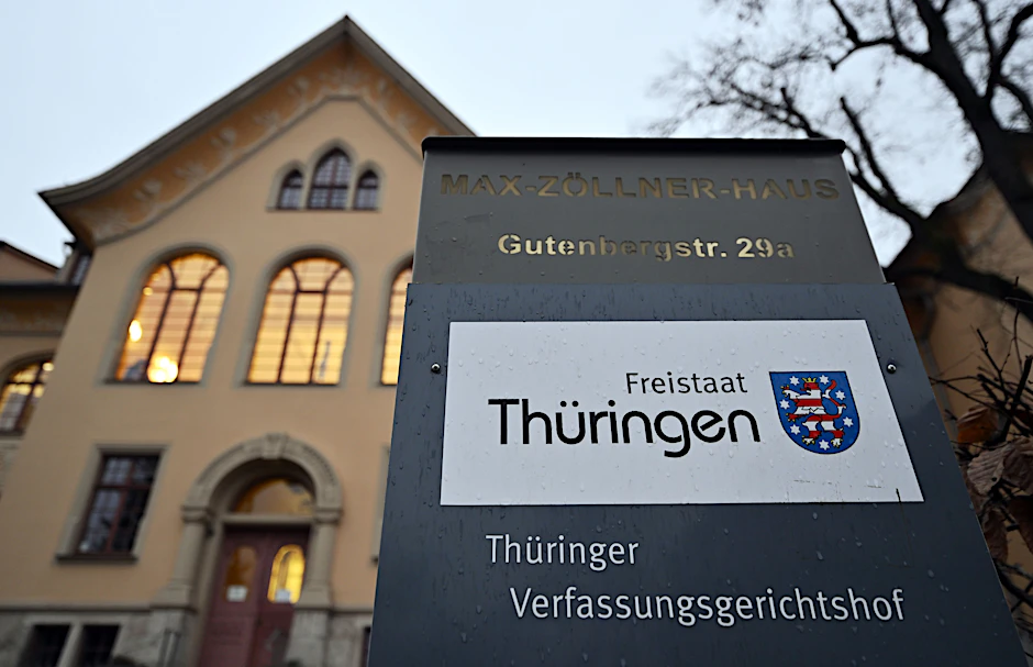 Der Thüringer Verfassungsgerichtshofs hat anerkannt, dass es bei der Landtagswahl 2024 zu einem Fehler gekommen war. (Im Bild: Das Gebäude mit dem Sitzungssaal des Thüringer Verfassungsgerichtshofs)