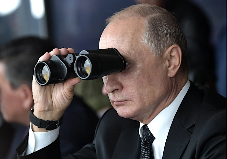 Wladimir Putin bei einer Militärübung. Heute gerät Russlands geopolitische Macht zunehmend unter Druck.