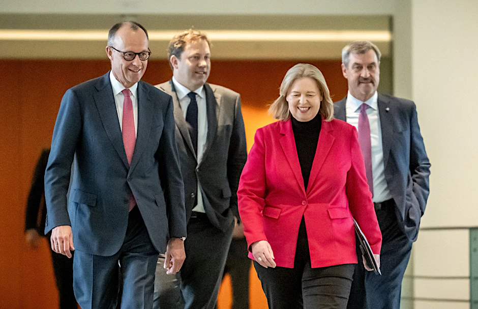 Die Regierungsvertreter (v.l.n.r.) Friedrich Merz (CDU), Lars Klingbeil, Bärbel Bas (beide SPD) und Markus Söder (CSU)