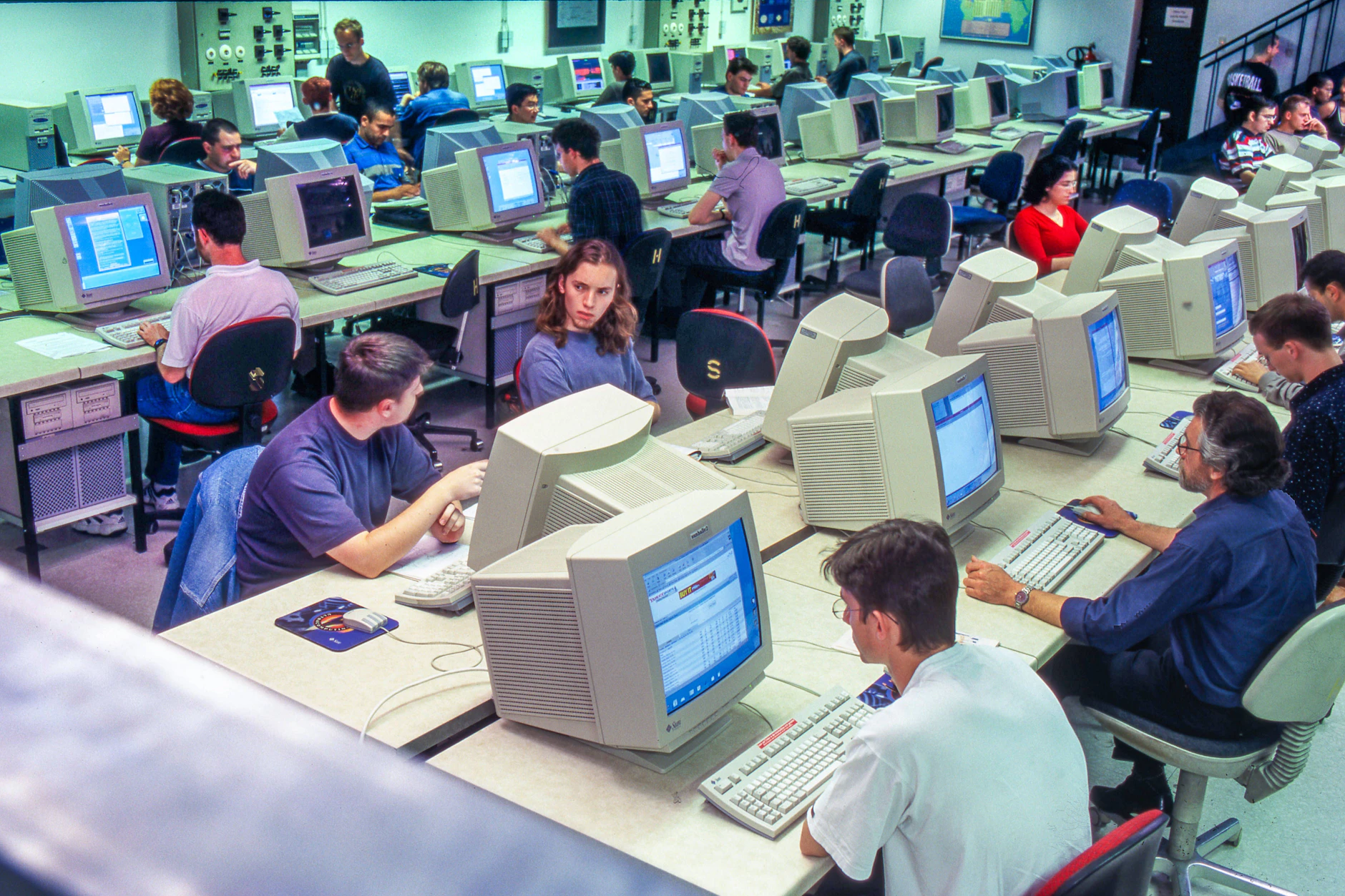 In den vergangenen 25 Jahren hat sich das Informatik-Studium rapide weiterentwickelt. Auch der vermehrte Einsatz von Künstlicher Intelligenz wird zur Herausforderung für die Hochschulen.