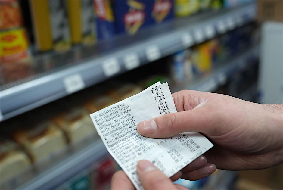 Nicht nur beim Einkaufen merkt der Verbraucher, dass die Preise für Kraftstoffe und Heizöl das Leben deutlich verteuern.