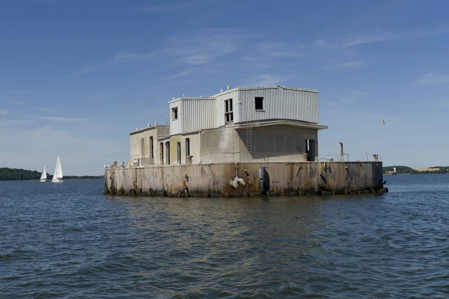 Die ehemalige Entmagnetisierungsanlage im Greifswalder Bodden vor Rügen