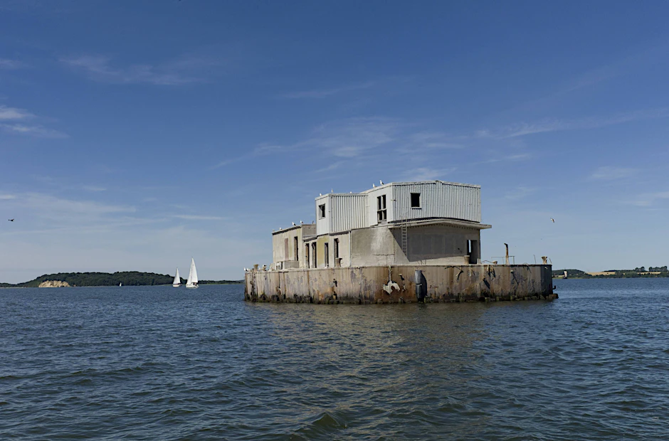 Die ehemalige Entmagnetisierungsanlage im Greifswalder Bodden vor Rügen