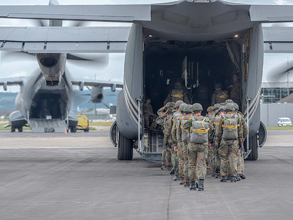 Bundeswehrsoldaten bei einer Nato-Übung mit der US-Air-Force: Ab Oktober übernimmt ein US-Oberst eine Schlüsselrolle im deutschen Heereskommando.