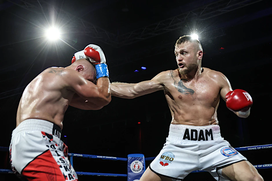 Adam Deines im Ring: Der&nbsp;Halbschwergewichtler (r.), hier gegen Michael Ludwiczak, hat Mateusz Tryc schon einmal geschlagen.