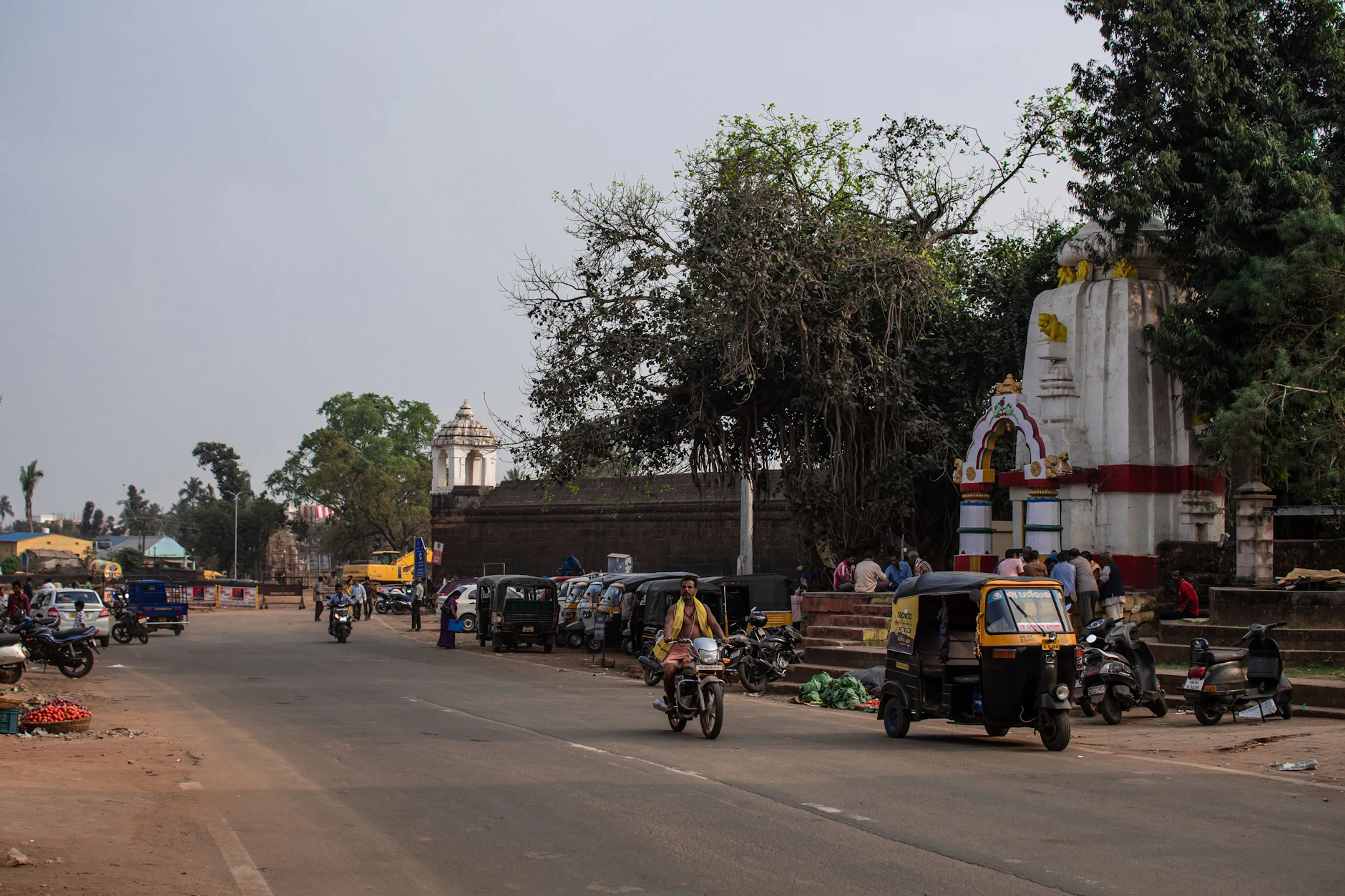 Eine Straße in Bhubaneswar, der Hauptstadt des indischen Bundesstaats Odisha