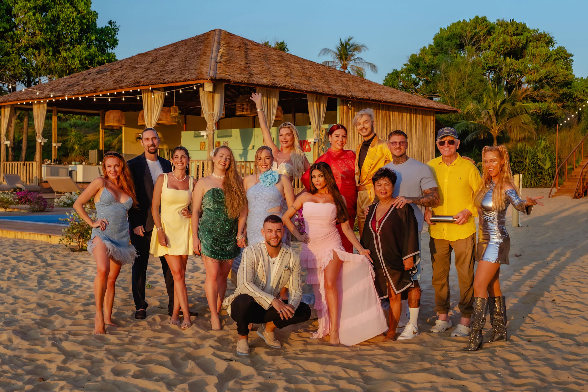 v.l.n.r.: Georgina Fleur, Sandy Fähse, Yeliz Koc, Yana und Tayisiya Morderger, Serkan Yavuz, Kader Loth, Giuliana Farfalla, Kate Merlan, Sam Dylan, Narumol, Paco Herb, Prinz Frédéric von Anhalt, Loona kämpfen um den Sieg bei „Kampf der RealityAllstars“.