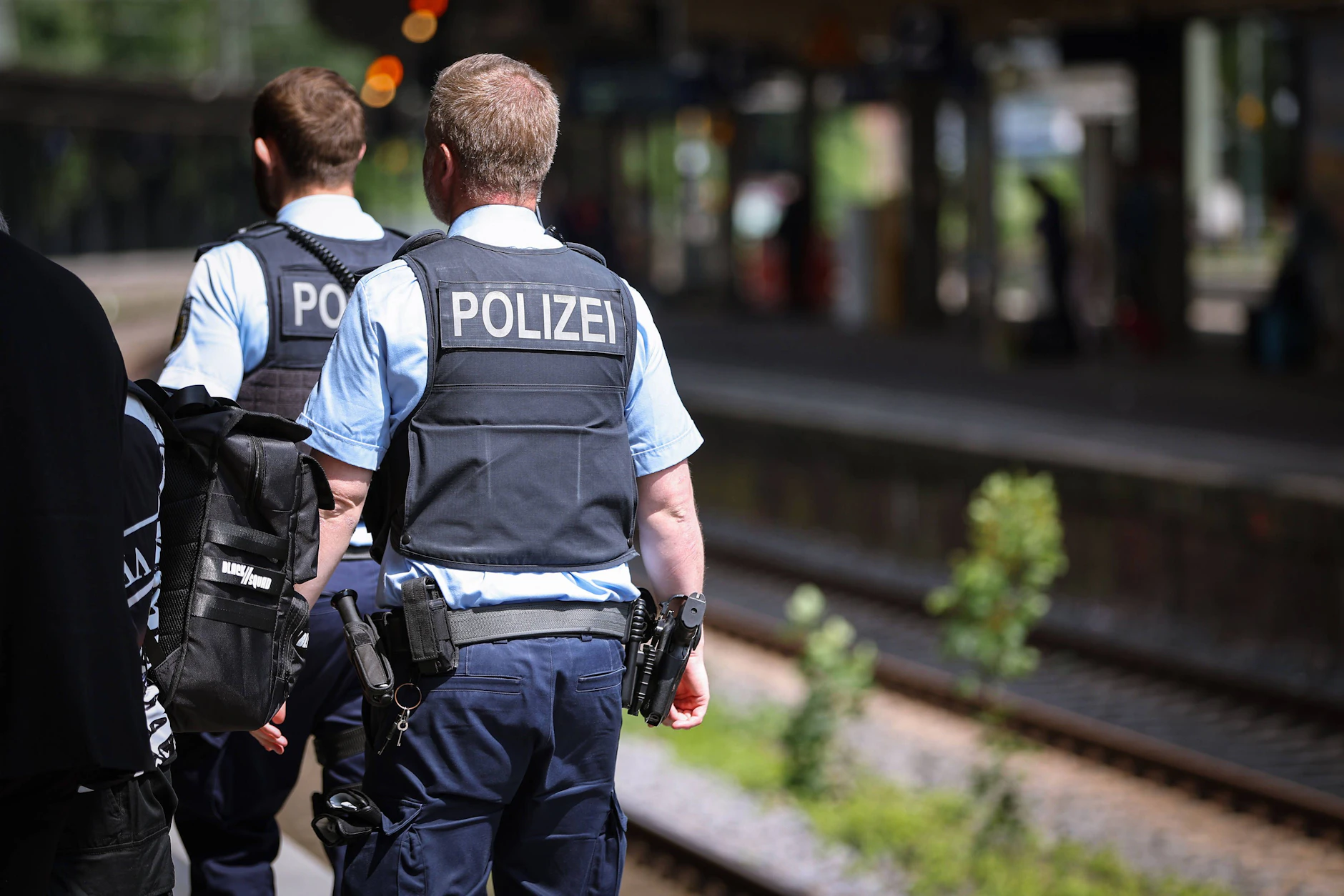 Sollten Beamte auch verpflichtend in die gesetzliche Rentenkasse einzahlen? Viele Ostdeutsche wären dafür. (Symbolbild)