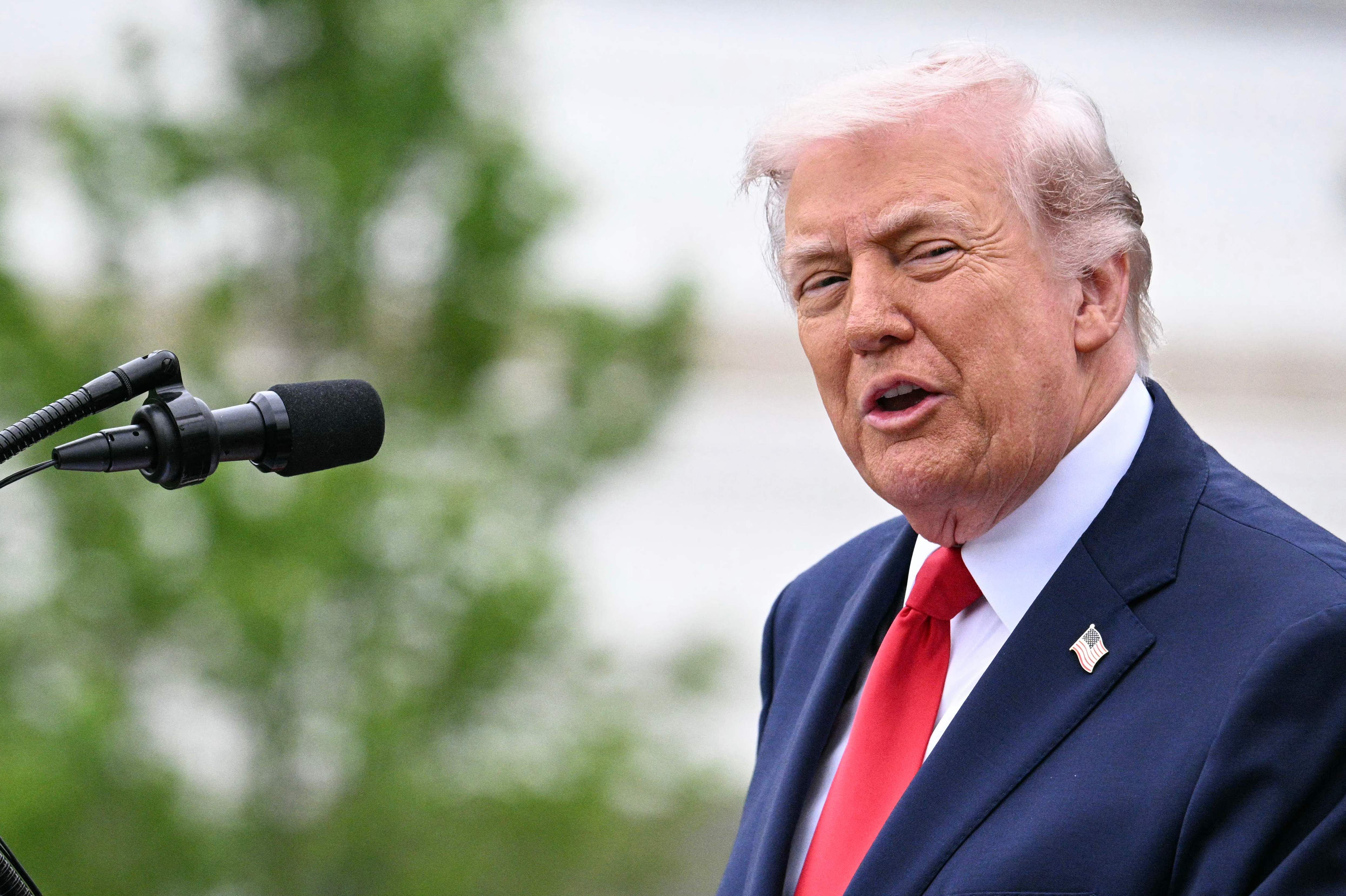 Image - Trump prüft neue Militärschläge gegen Iran – Ölpreis schießt auf höchsten Stand seit 2022