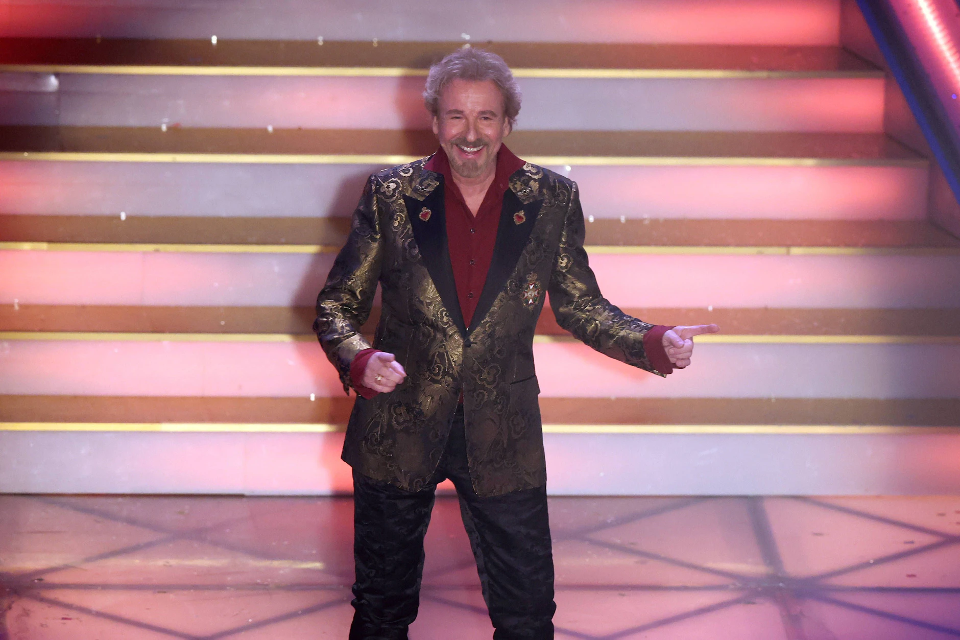 Eigentlich sollte Thomas Gottschalk im Mai wieder auf der Bühne stehen.