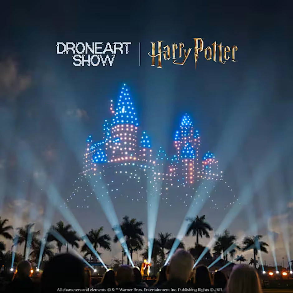 Werbeplakat für die neue „Harry Potter“-Drohnenshow in Marzahn.