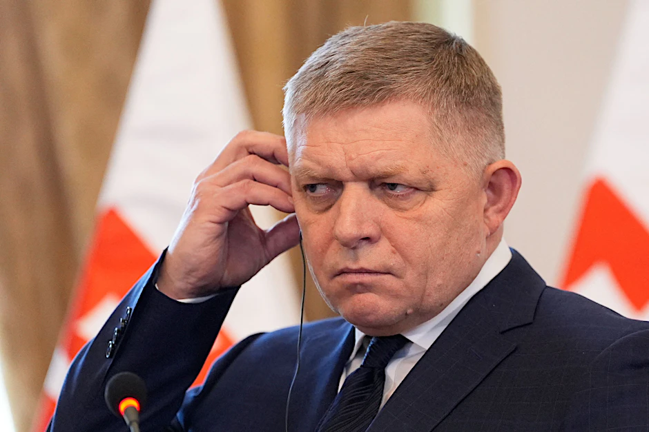 Der slowakische Premierminister Robert Fico. Seinem Land droht ein Einfrieren von EU-Finanzhilfen.