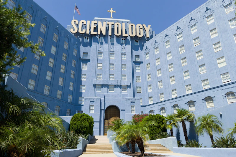 Bizarrer Trend: TikToker stürmen Scientology-Kirchen – bald auch in Berlin!