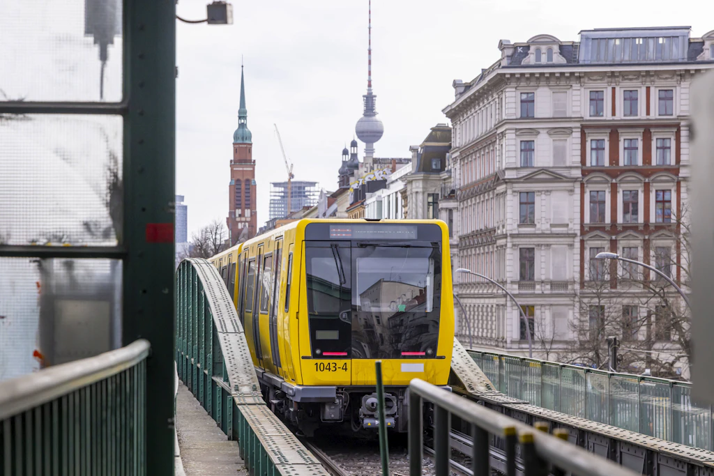 Jahresbilanz der BVG: Zuverlässigkeit steigt, Unternehmen bleibt im Minus