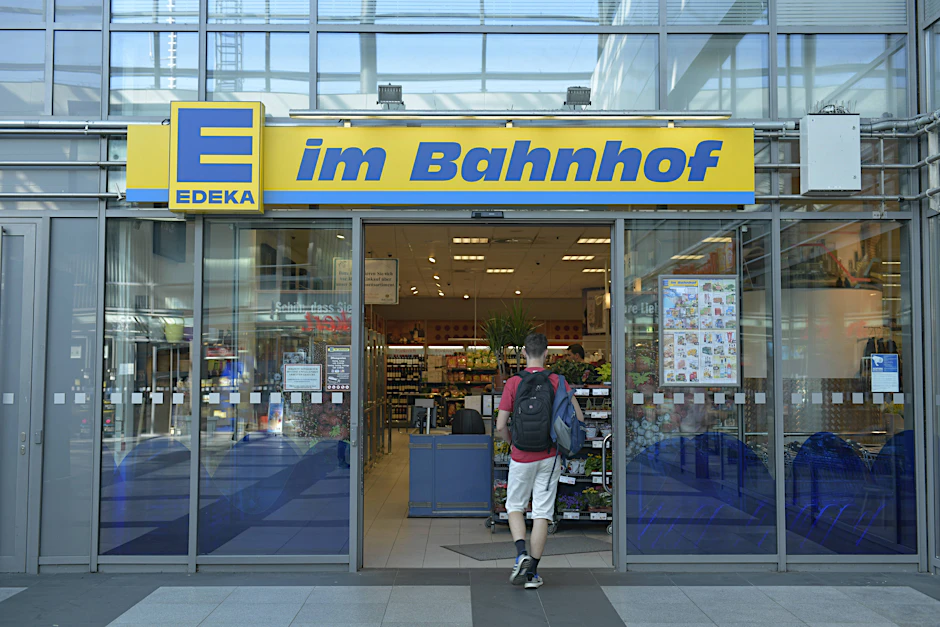 Der Edeka am Bahnhof Südkreuz hat am 1. Mai von 8 bis 22 Uhr geöffnet.