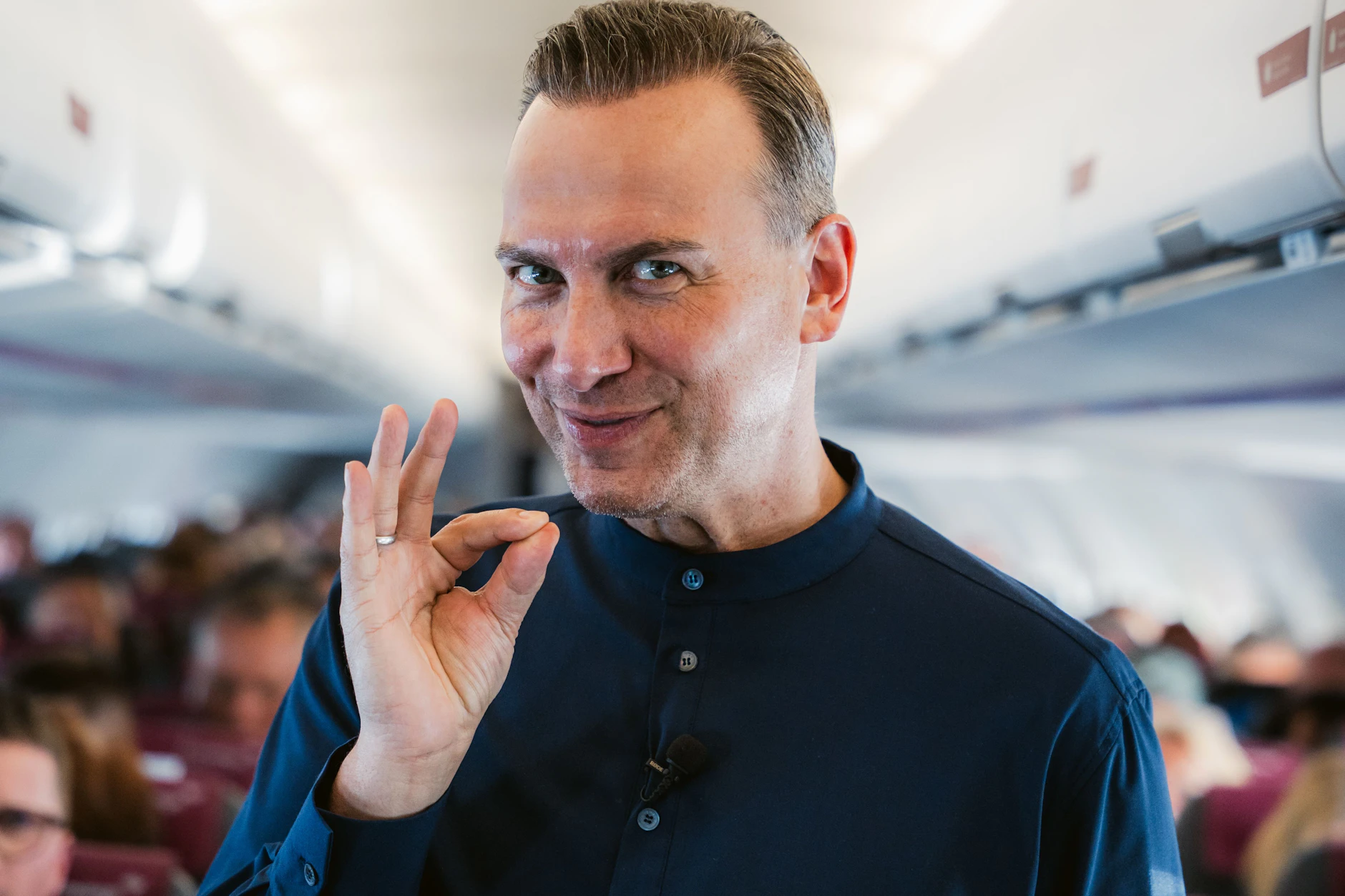 Tim Raue würzt die neue Currywurst anderem mit Jaipur-Curry, weißen Zwiebeln und Chili.