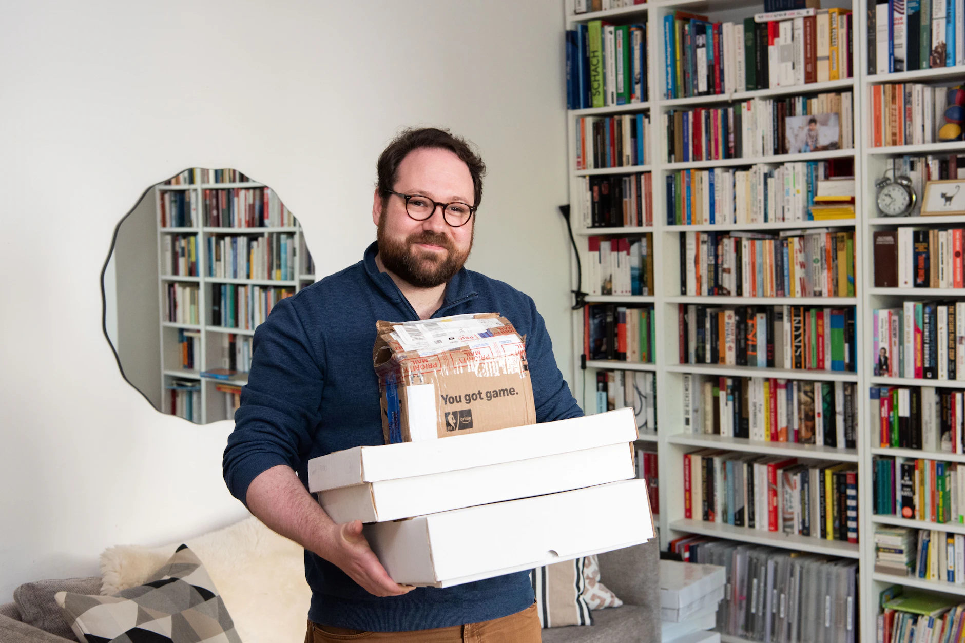 Er bekommt täglich Pakete: Mathias Keller verkauft auf Ebay als Hobby Sport-Sammelkarten und erzielt damit hohe Einnahmen.