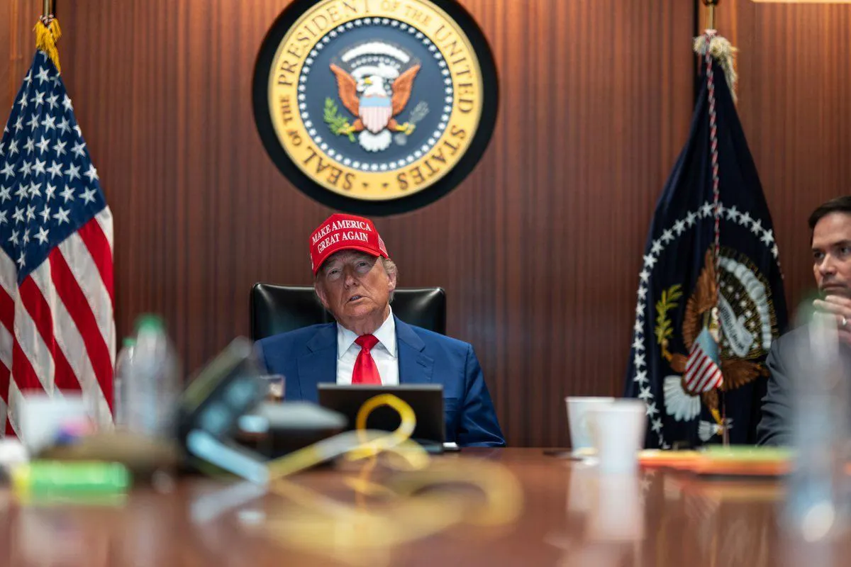US-Präsident Donald Trump (l)und US-Außenminister Marco Rubio im Situation Room im Weißen Haus in Washington.