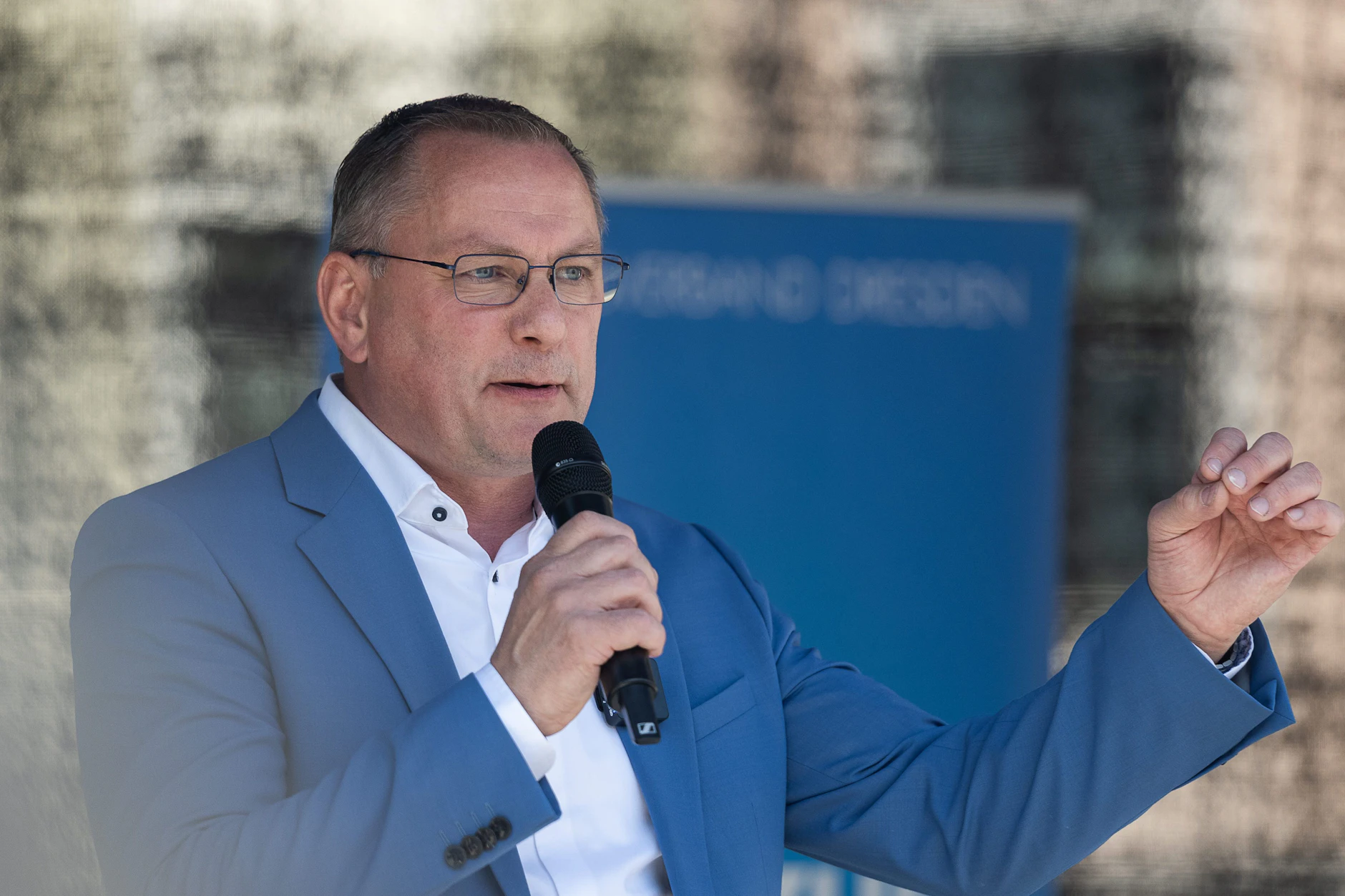 Tino Chrupalla, AfD, auf dem Neumarkt in Dresden.