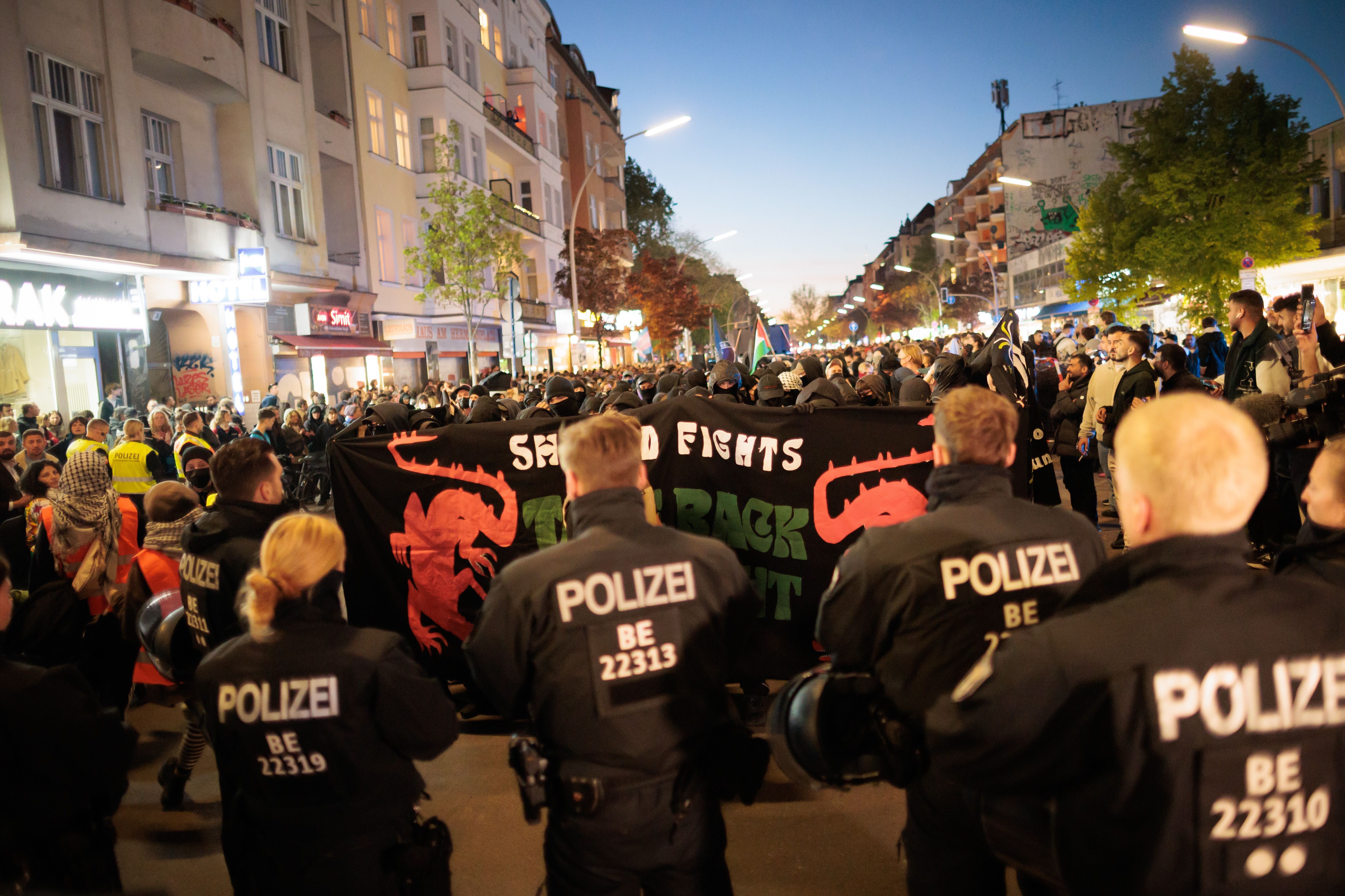 5300 Polizisten im Einsatz: Hier wird am 1. Mai in Berlin demonstriert – und getanzt