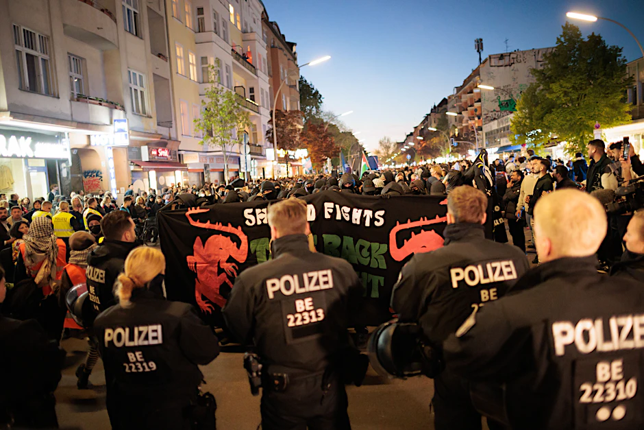 Die Demonstration „Take Back the Night“&nbsp;im Berliner Bezirk Kreuzberg verlief am Donnerstagabend weitgehend friedlich.