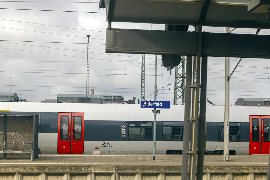 Prinz schildert seine Jugend in Bitterfeld mit einer Anschaulichkeit, die sich dem Leser unmittelbar einprägt.