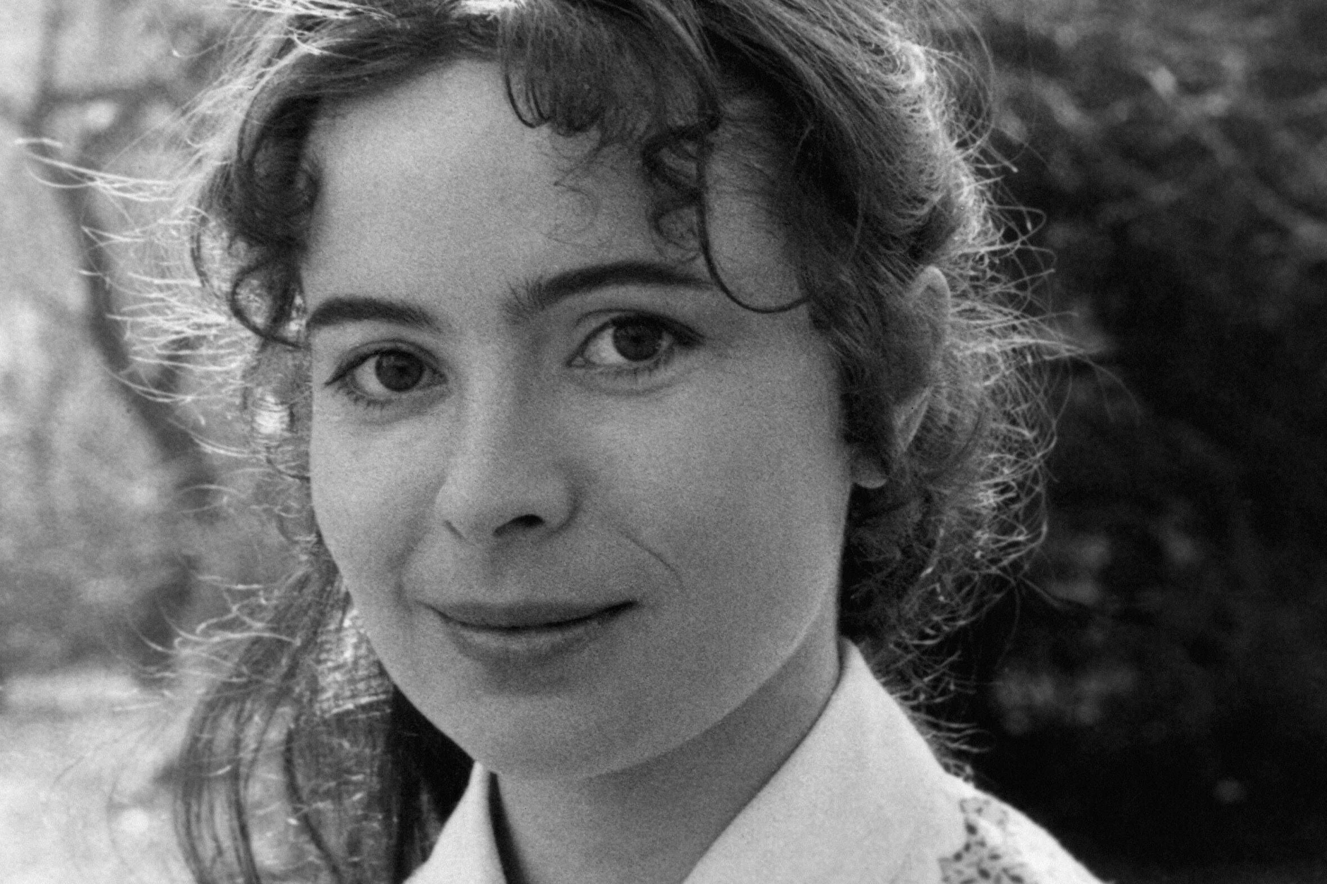 Schauspielerin Libuše Šafránková bei einem Filmdreh im Jahr 1975. Die Rolle des Aschenbrödel in Drei Haselnüsse für Aschenbrödel war nur eine von vielen, die sie im Laufe ihrer Karriere spielte.