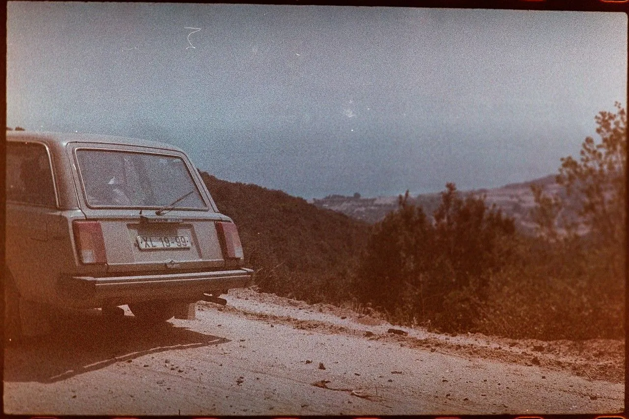 Brauner Lada Kombi mit Bezirk-Karl-Marx-Städter Kennzeichen