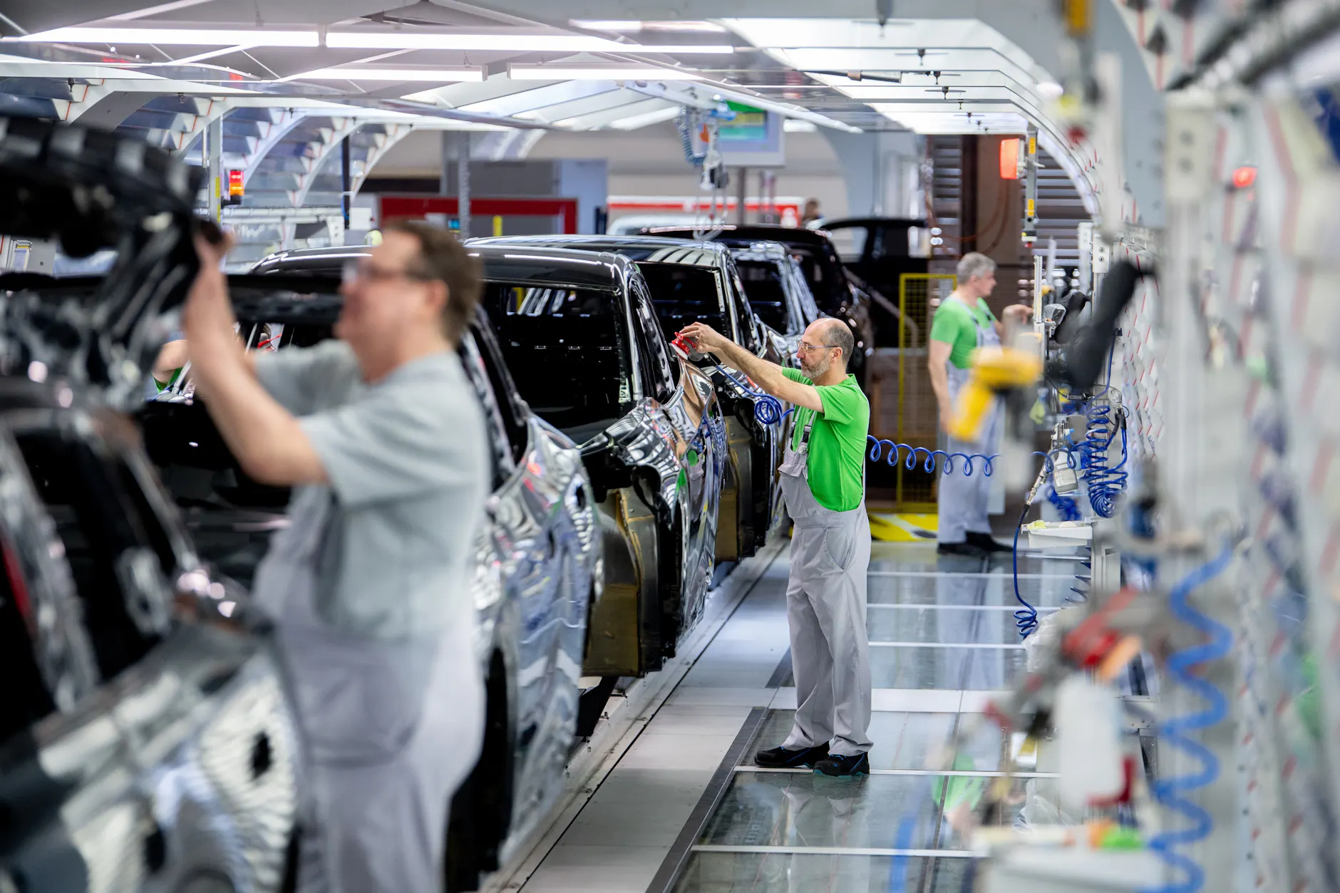 VW-Werk in Emden, Niedersachsen: Die deutsche Autoindustrie müsste laut IfW bei höheren US-Zöllen kurzfristig mit Produktionsausfällen in Milliardenhöhe rechnen.