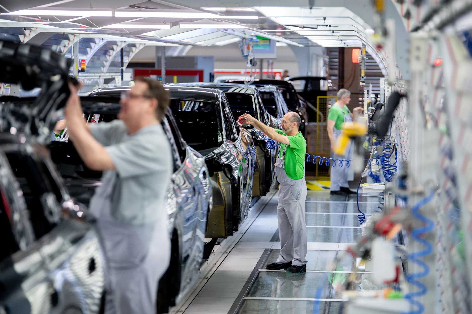 VW-Werk in Emden, Niedersachsen: Die deutsche Autoindustrie müsste laut IfW bei höheren US-Zöllen kurzfristig mit Produktionsausfällen in Milliardenhöhe rechnen.