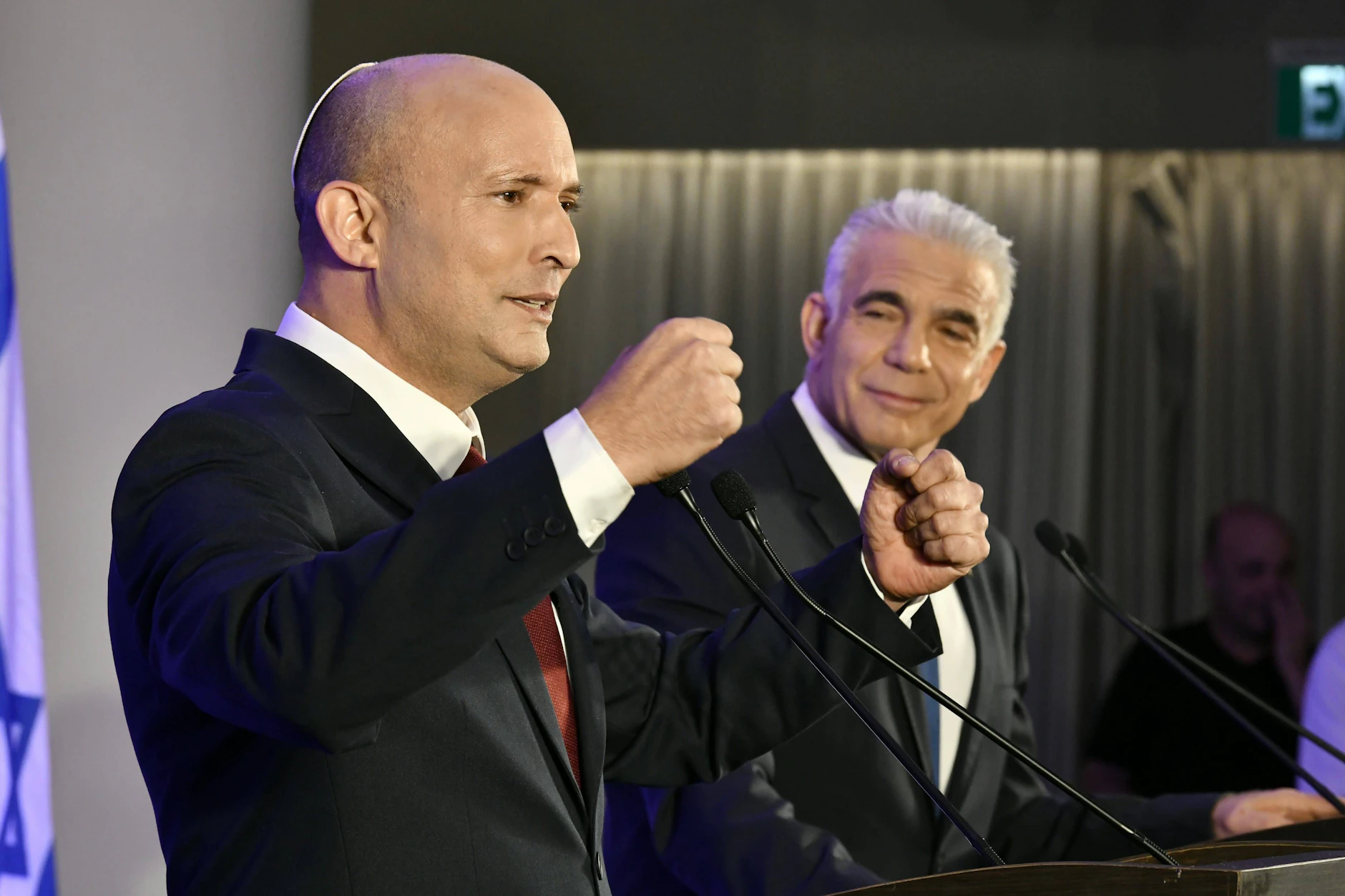 Naftali Bennett und Jair Lapid bei der Ankündigung ihres gemeinsamen Wahlbündnisses „Together“ in Herzliya