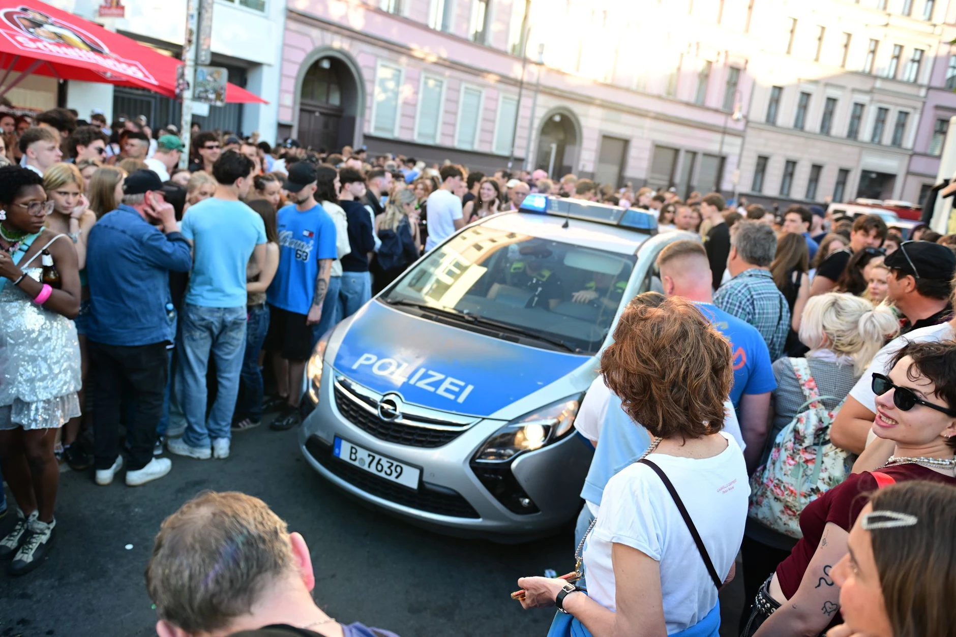 Erste Bilanz mit zehn verletzten Polizisten am 1. Mai in Berlin