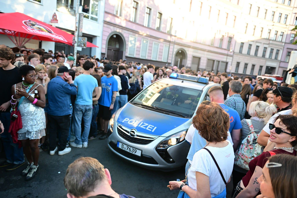Erste Bilanz mit zehn verletzten Polizisten am 1. Mai in Berlin
