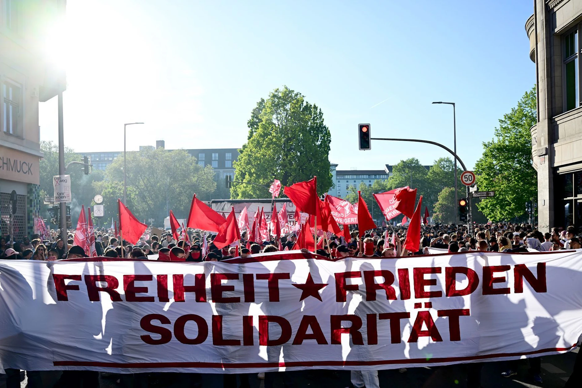 Die "Revolutionäre 1. Mai"-Demo stand unter dem Motto "Freiheit. Frieden. Solidarität"