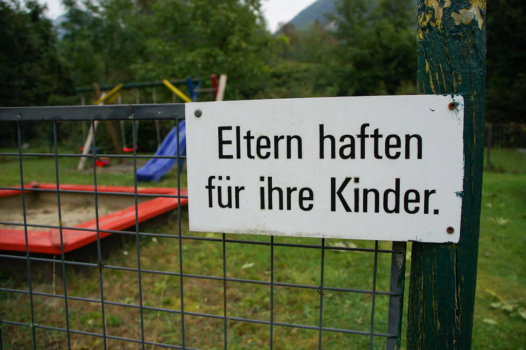 Die elterliche Aufsichtspflicht nach §§ 1626 und 1631 BGB endet aber nicht am Schultor.