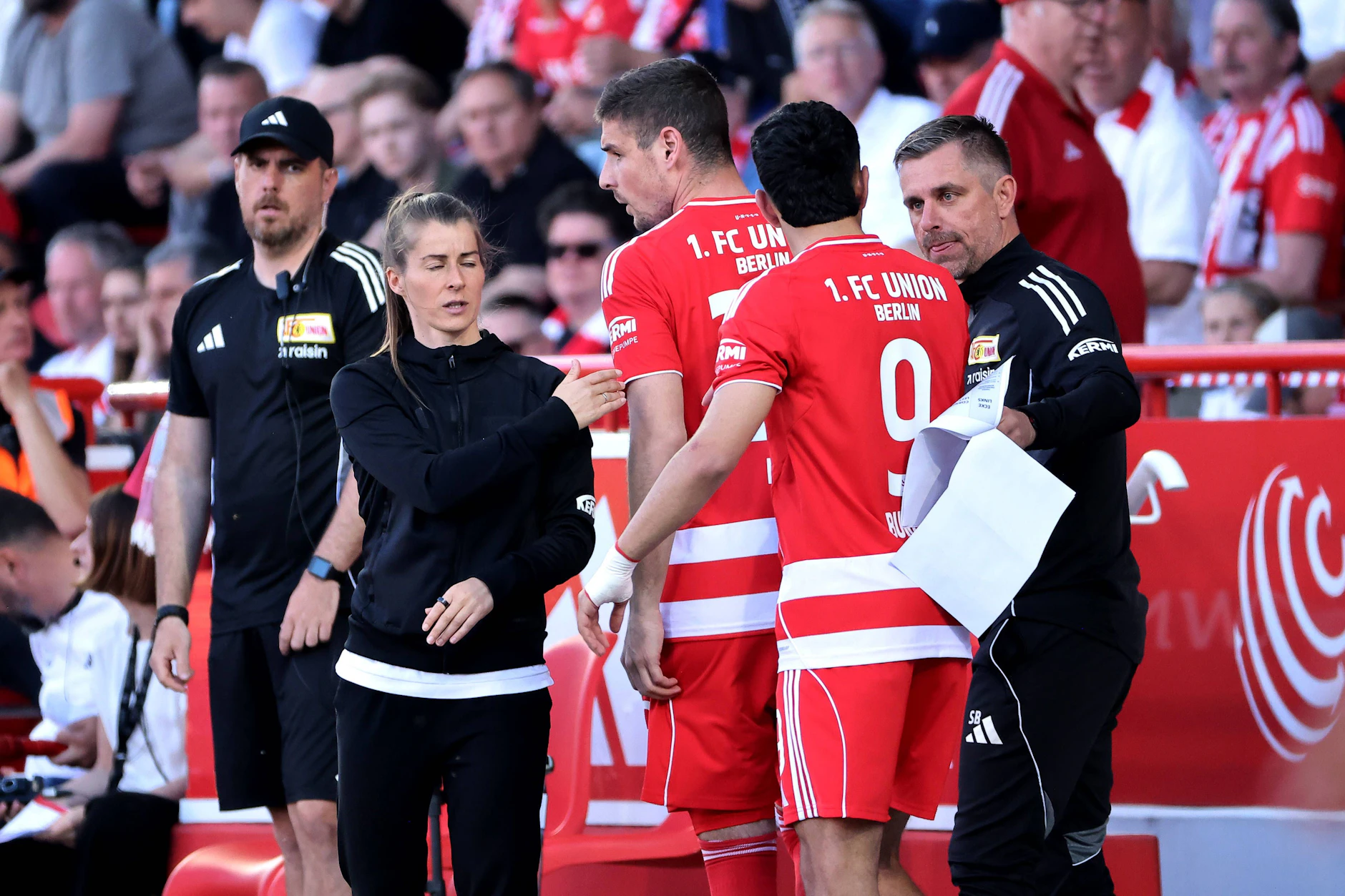 Entscheidender Wechsel: Trainerin Marie-Louise Eta brachte Andrej Ilic und Livan Burcu ins Spiel gegen den 1. FC Köln – und wechselte das Unentschieden ein.