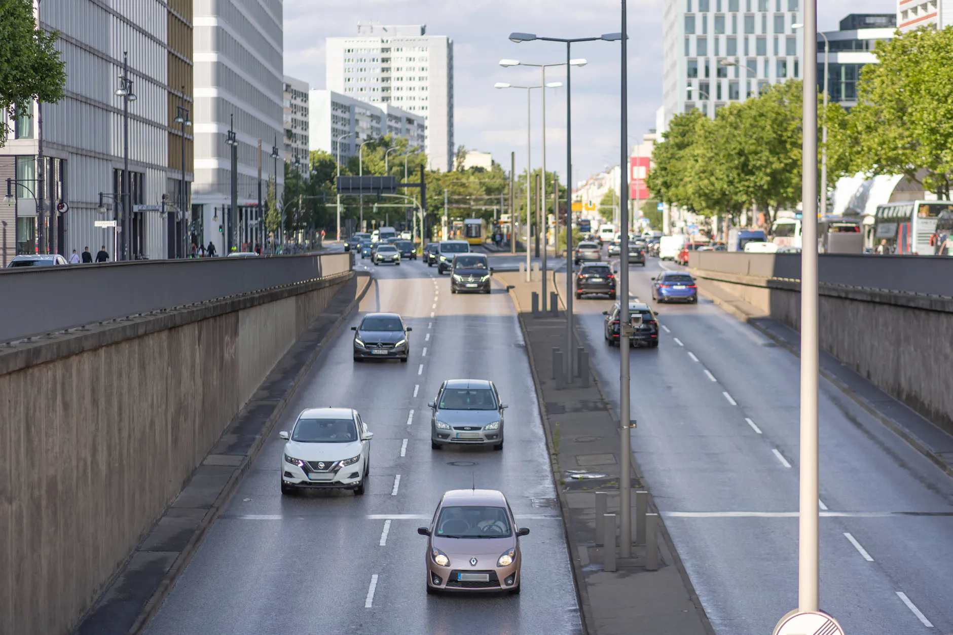 Stau-Chaos am Alexanderplatz: Tunnel dicht! Hier wird es Montag eng
