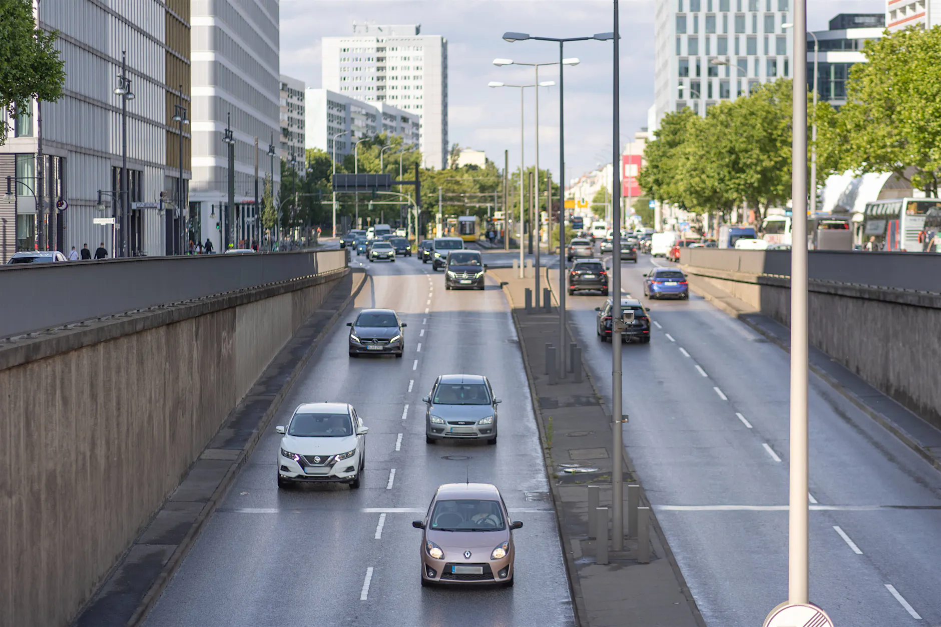 Stau-Chaos am Alexanderplatz: Tunnel dicht! Hier wird es Montag eng