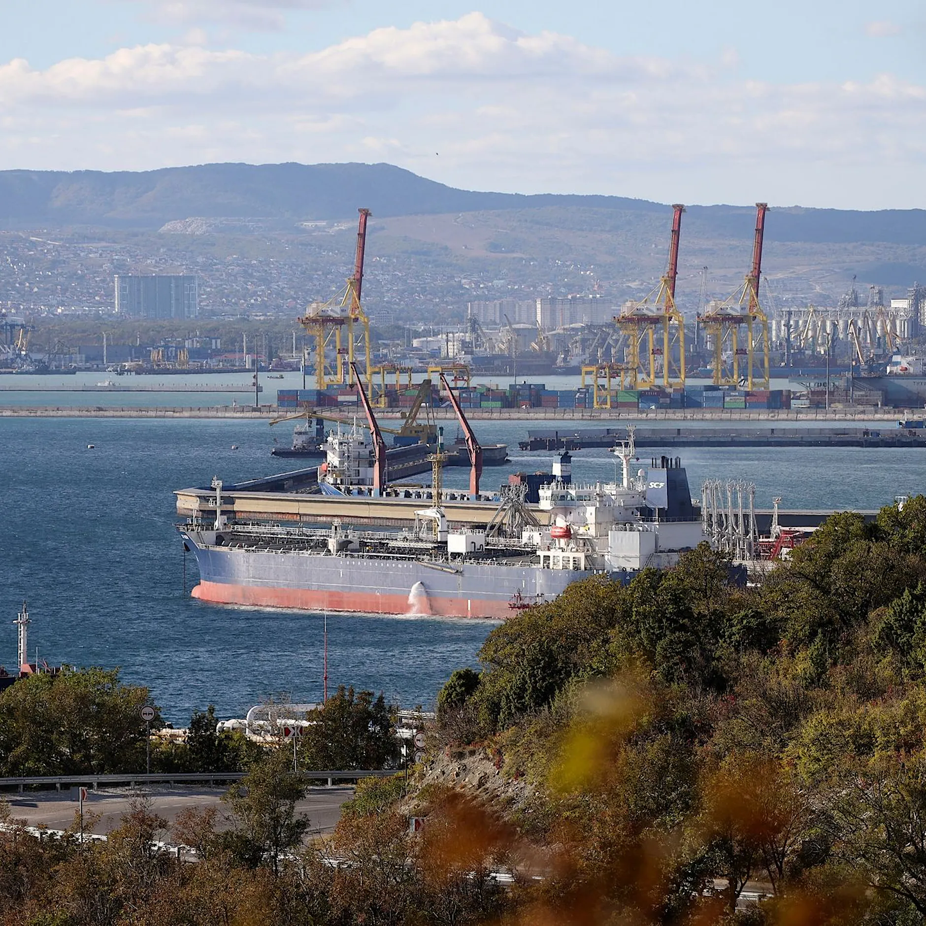 Ukraine-Krieg: Selenskyj meldet Angriffe auf russische Öltanker und Ostsee-Hafen Primorsk