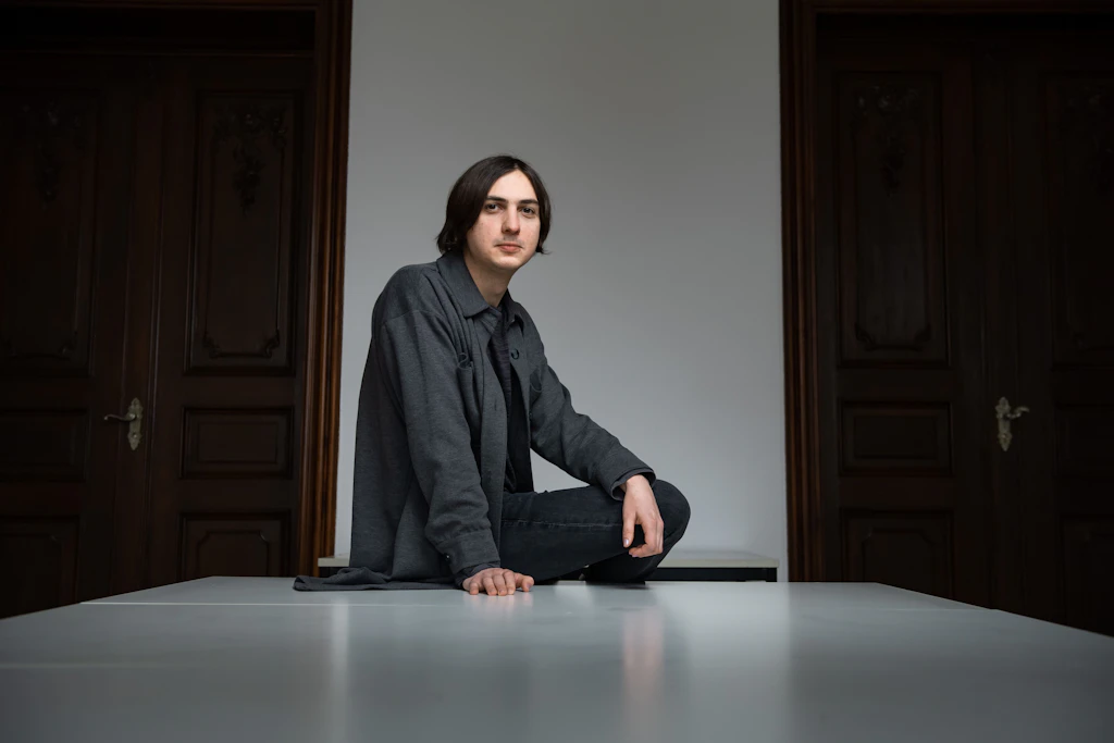 Elias Hirschls Roman „Schleifen“: So witzig und verrückt ist Wissenschaft