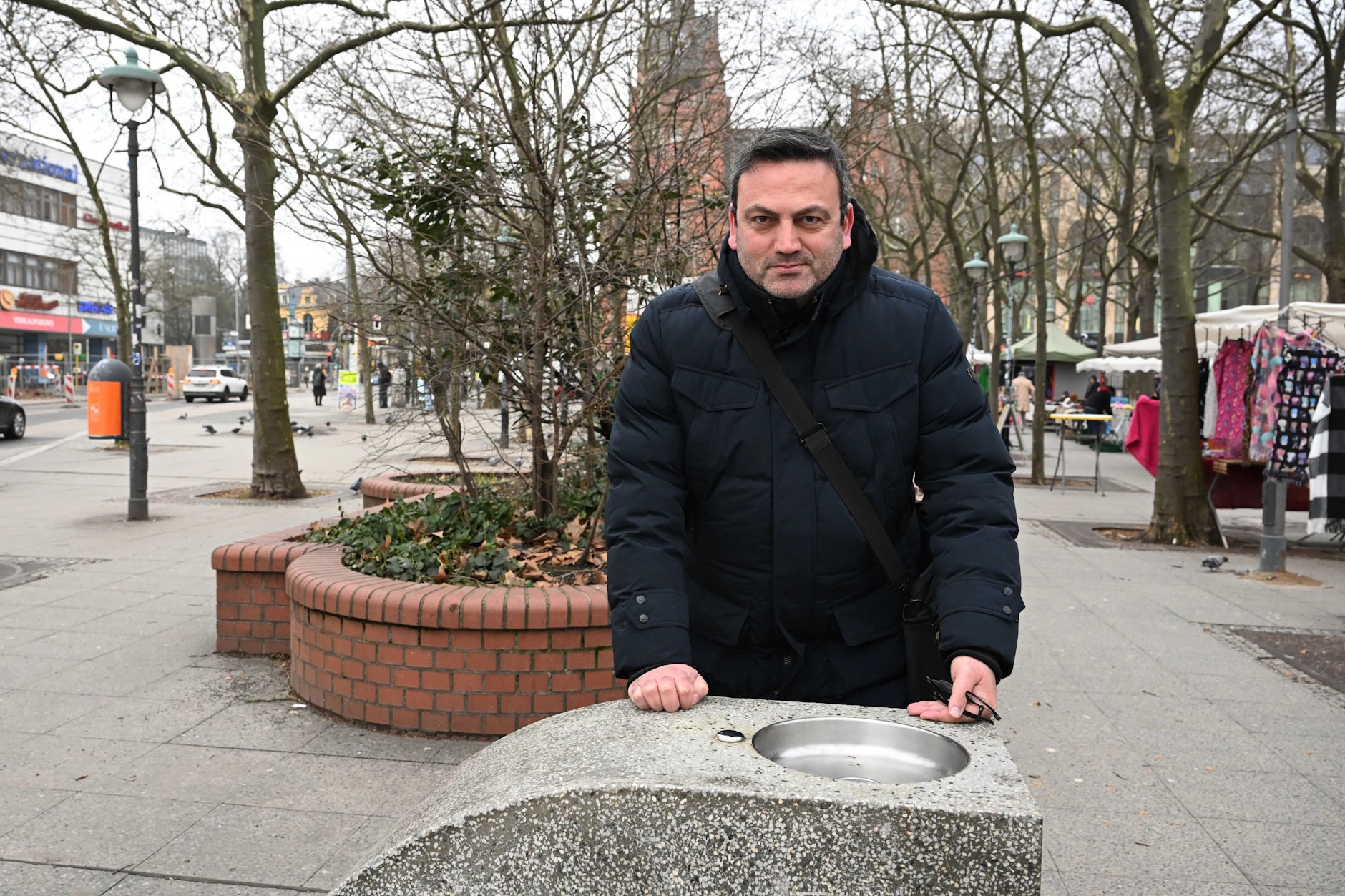 Urban Aykal ist der Bezirksstadtrat für Ordnung, Umwelt- und Naturschutz, Straßen und Grünflächen von Steglitz-Zehlendorf. Er spricht sich gegen den Rückbau des Radwegs aus.