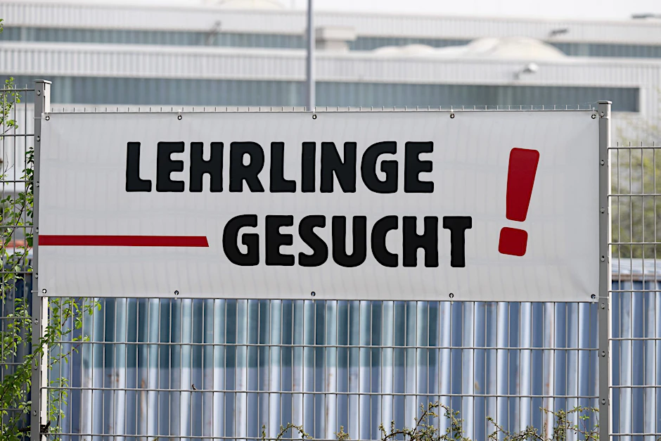 Trotz zunehmenden Fachkräftemangels bleiben jedes Jahr Zehntausende Ausbildungsplätze in Deutschland unbesetzt.