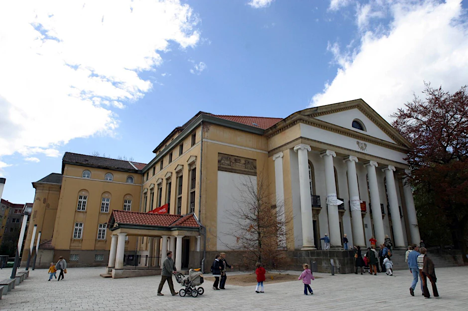 Das Theater Nordhausen hat mit dem Abgang von Generalmusikdirektor Gábor Hontvári mit einer personellen Lücke zu kämpfen.