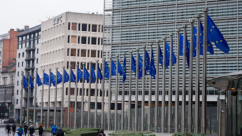 Das Gebäude der EU-Kommission in Brüssel: In den Institutionen der Europäischen Union werden derzeit wichtige Haushaltsfragen diskutiert.